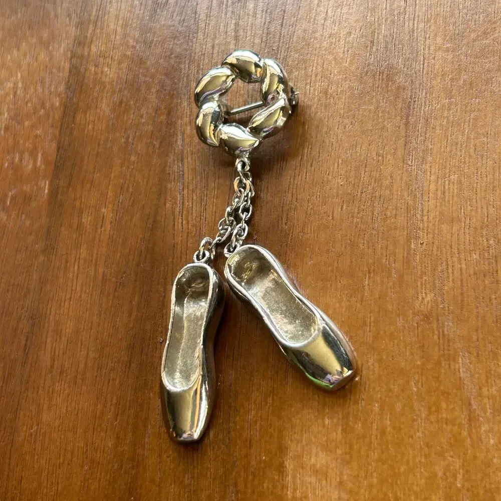 Vintage Silver Tone Ballerina Slipper Brooch, Dangling Ballet Flat Charm Pin
